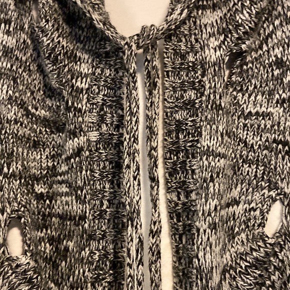 Hot & Delicious vest. Knitted. Beautiful design. Hooded. Chic & unique. - Picture 5 of 8